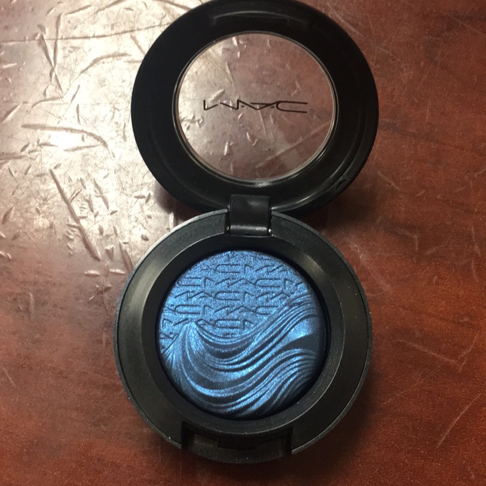 MAC eyeshadow in lunar